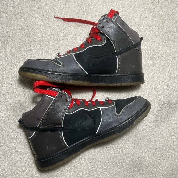 Nike SB Dunk High MF Doom Shoes - Picture 2 of 7